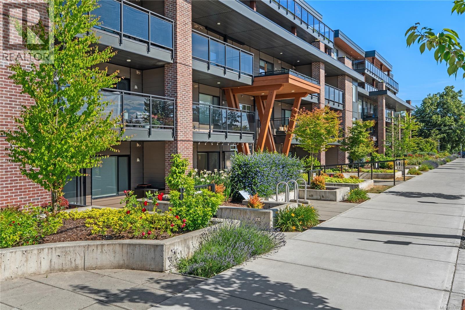 #102 135 Haliburton St - 37