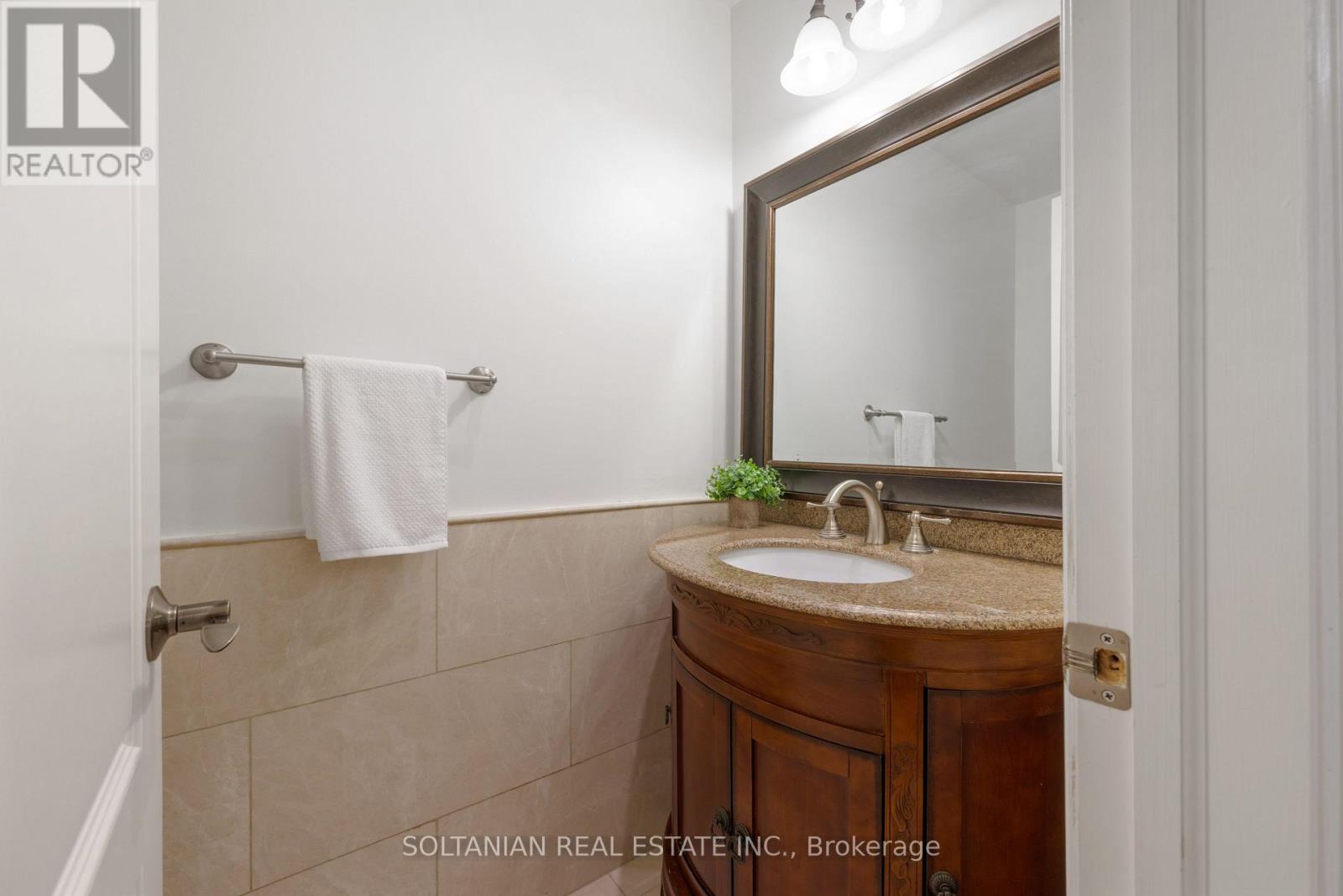 28 DUNVEGAN DRIVE - 17