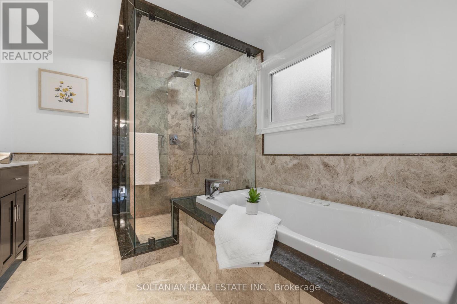 28 DUNVEGAN DRIVE - 22