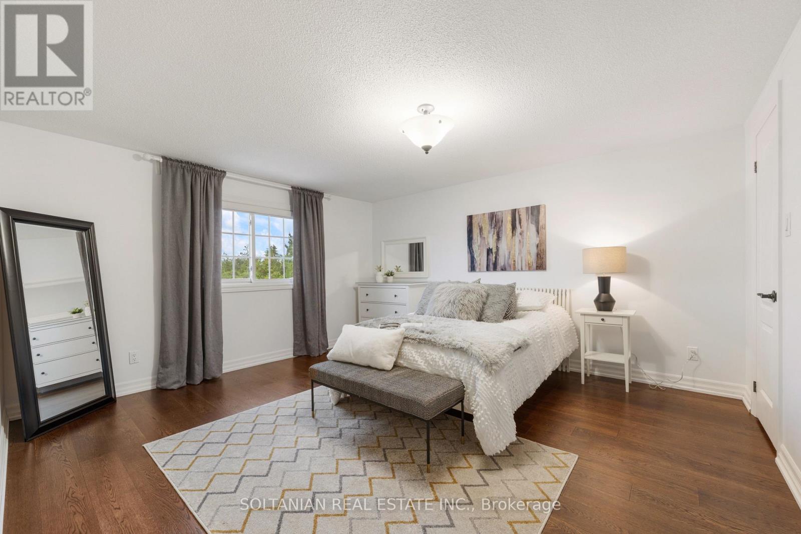 28 DUNVEGAN DRIVE - 26