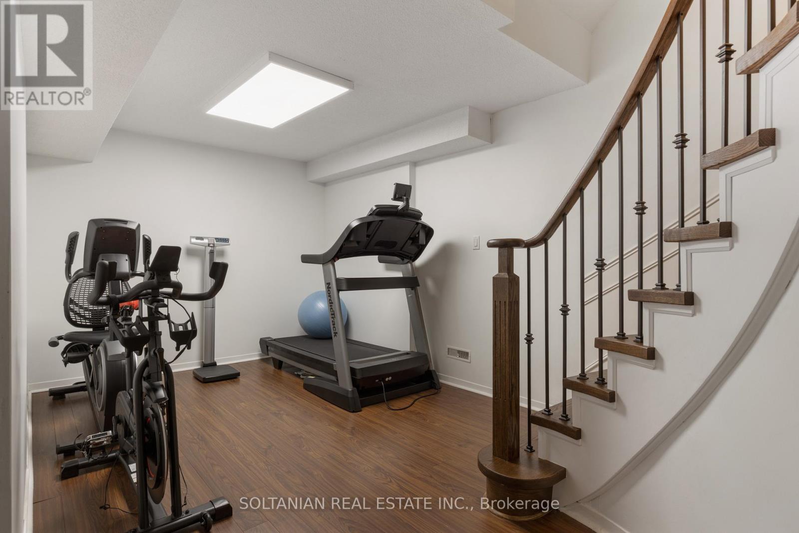 28 DUNVEGAN DRIVE - 33