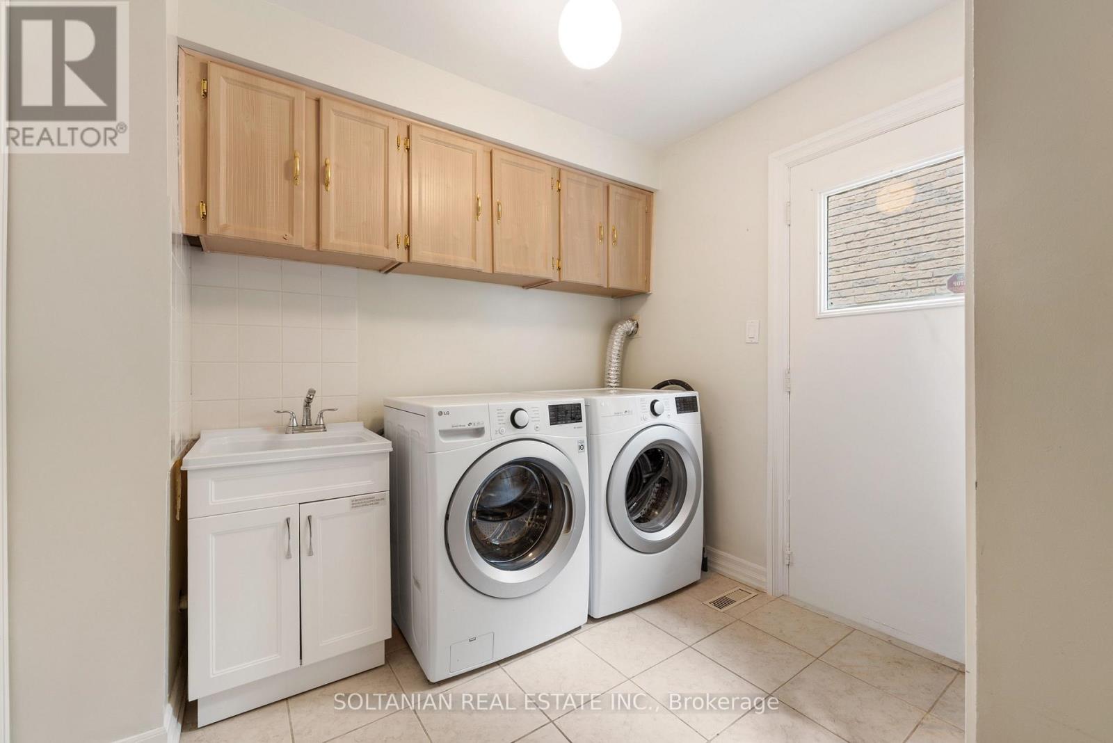 28 DUNVEGAN DRIVE - 34