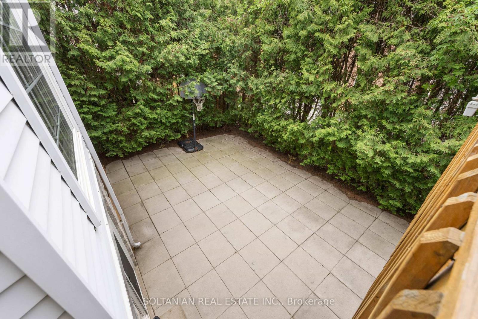 28 DUNVEGAN DRIVE - 40