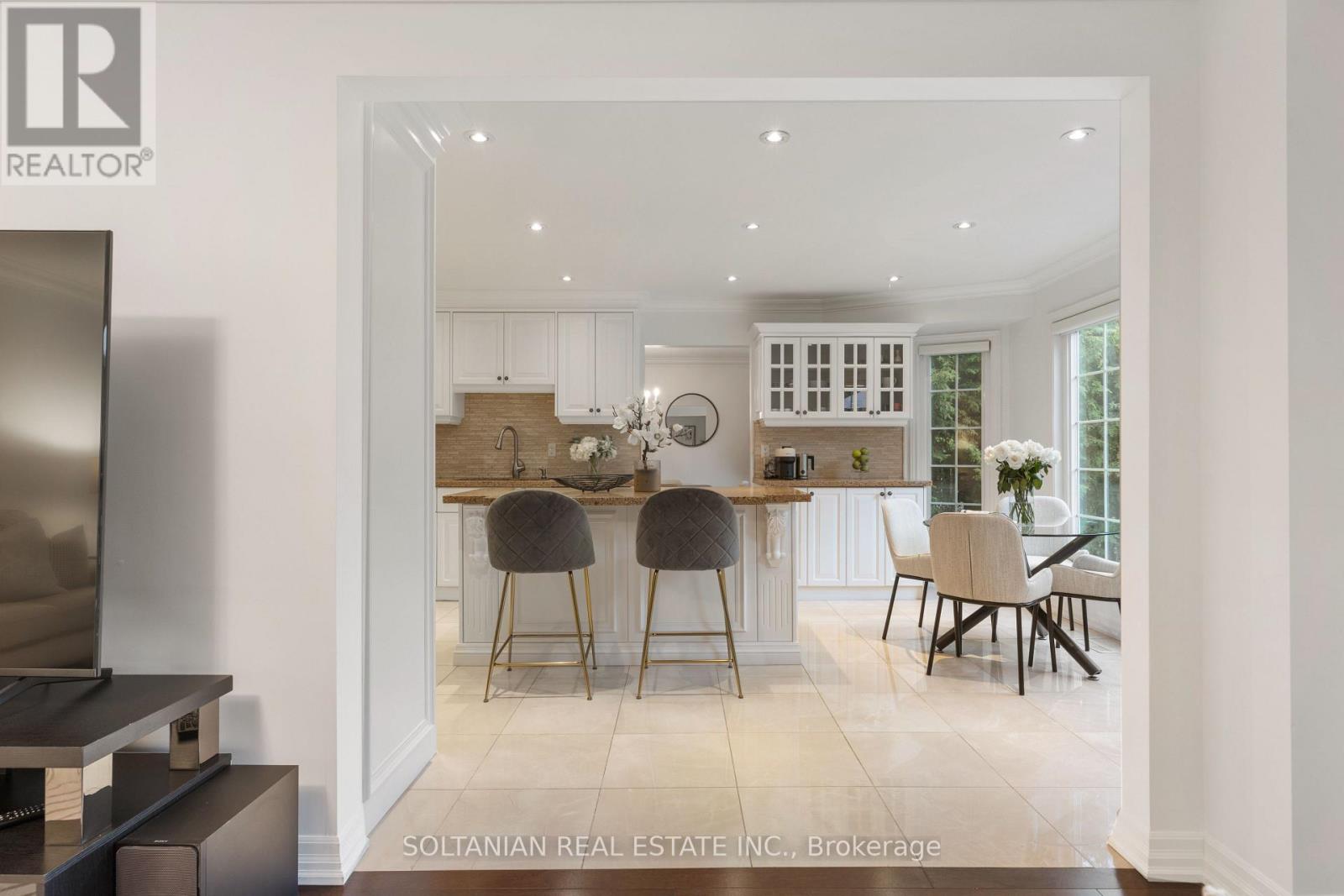 28 DUNVEGAN DRIVE - 7