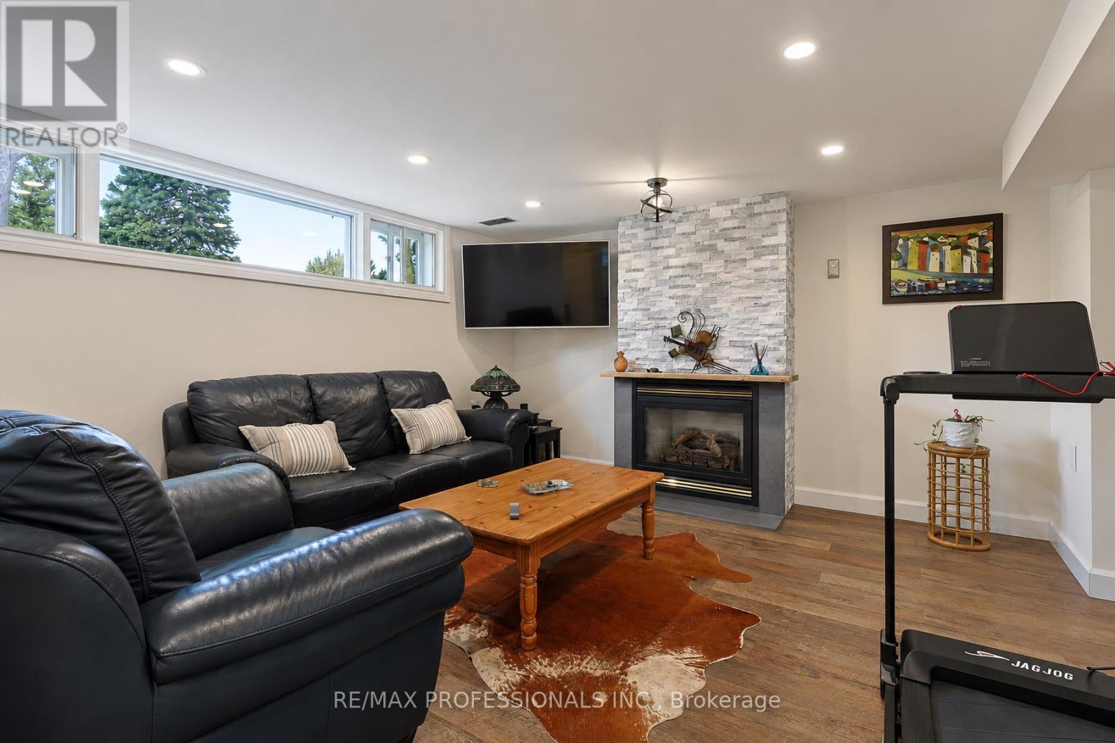 3 EMBERS DRIVE - 33
