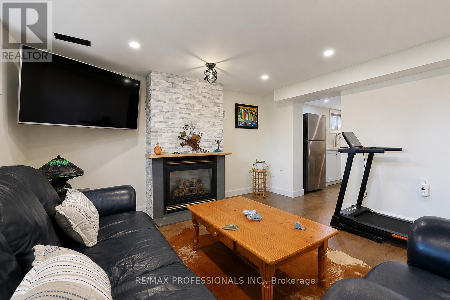 3 EMBERS DRIVE - 34