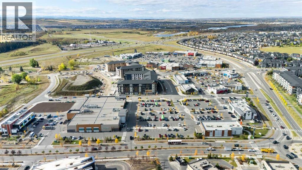 Shopping distance and schools close by