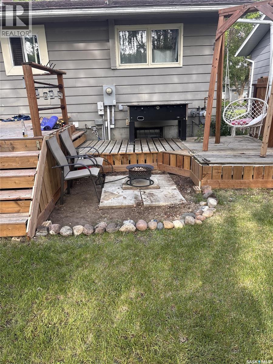 851 2nd STREET E - 25