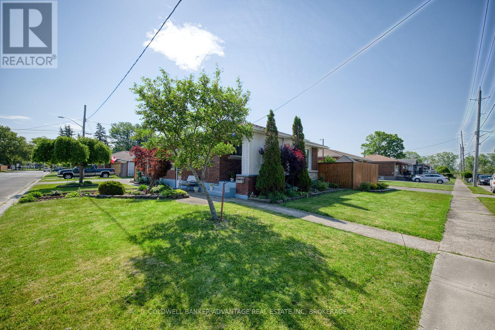 813 HARRIET STREET - 32