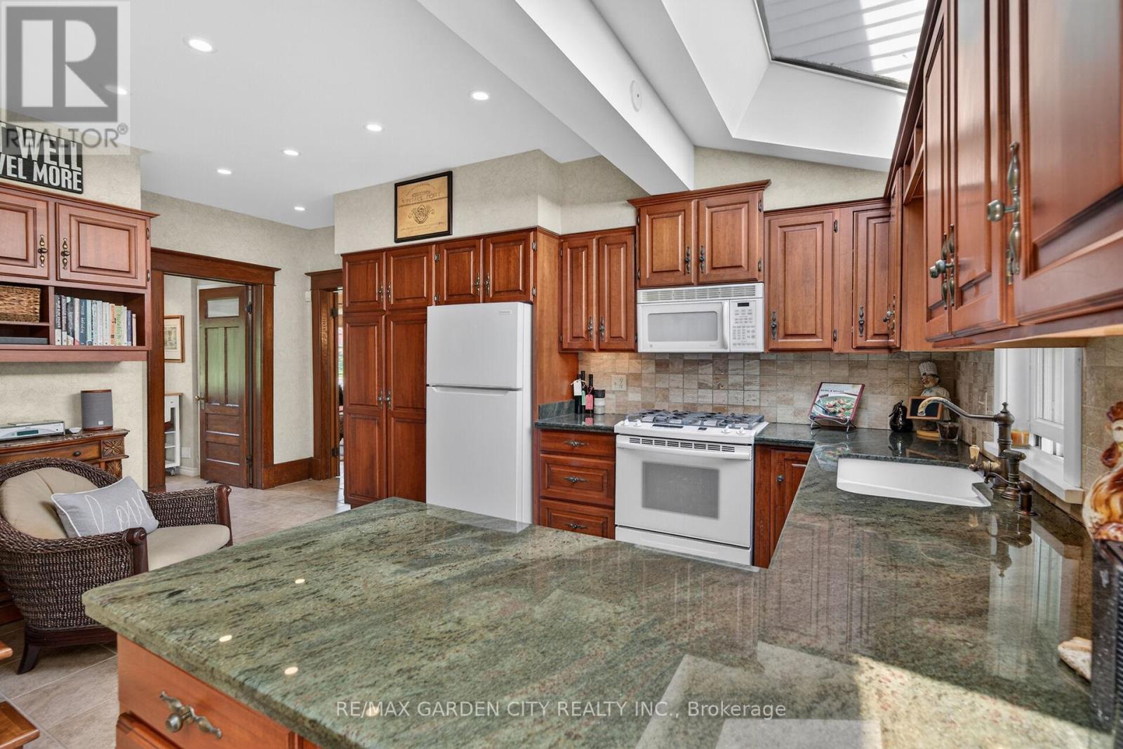 24-26 MAPLE AVENUE - 23