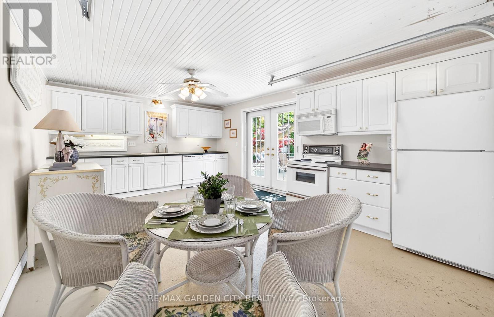24-26 MAPLE AVENUE - 40