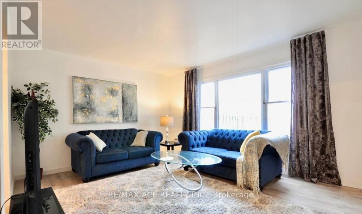 99 TOULON CRESCENT - 2