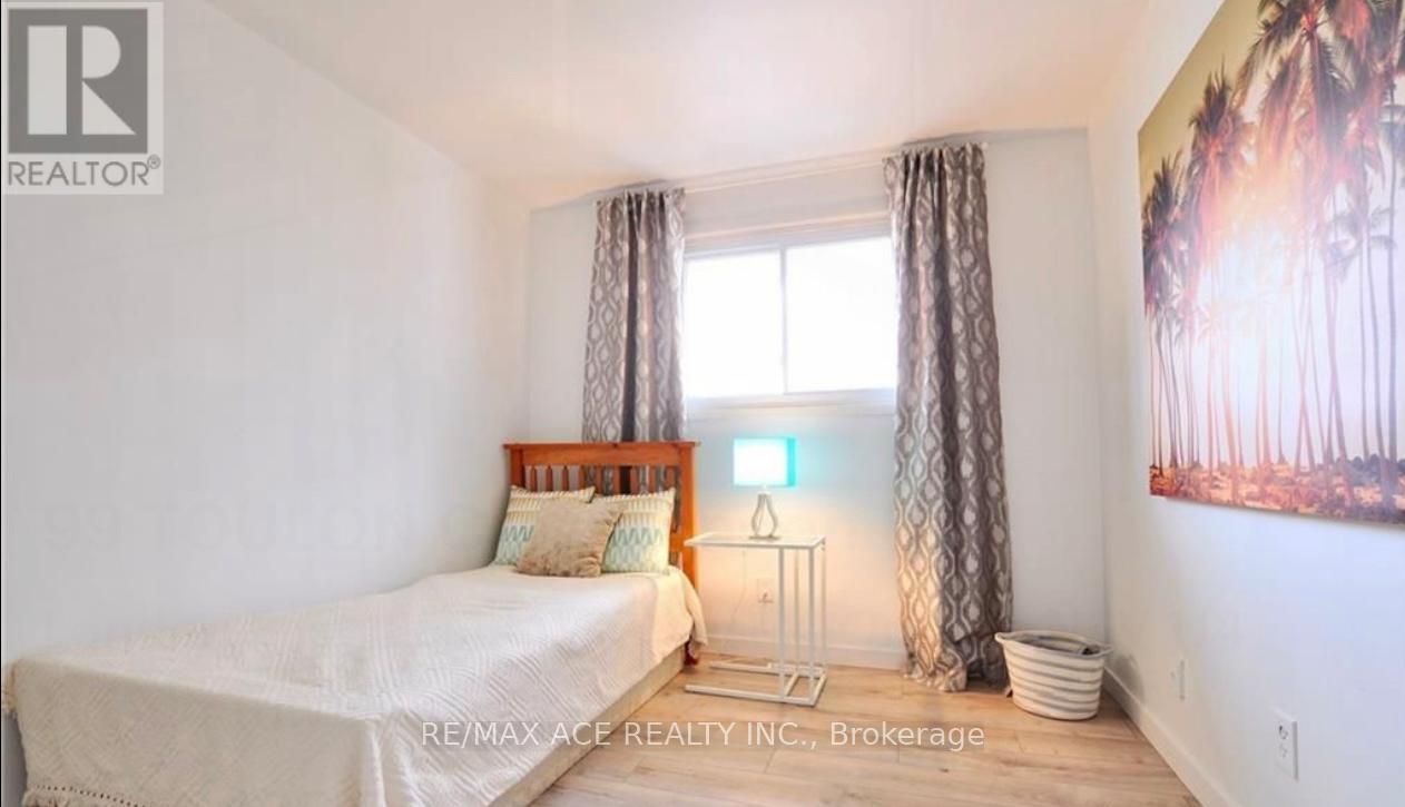99 TOULON CRESCENT - 8