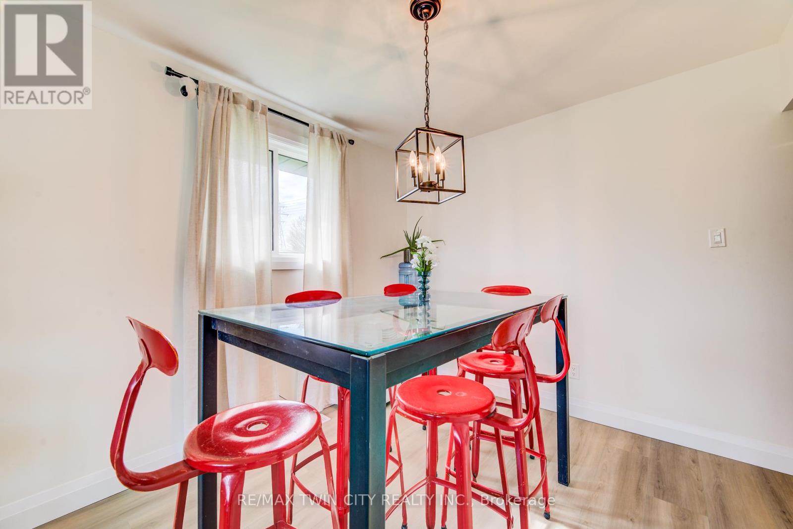 183 DINISON CRESCENT - 10