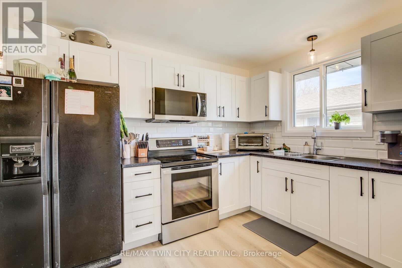 183 DINISON CRESCENT - 12