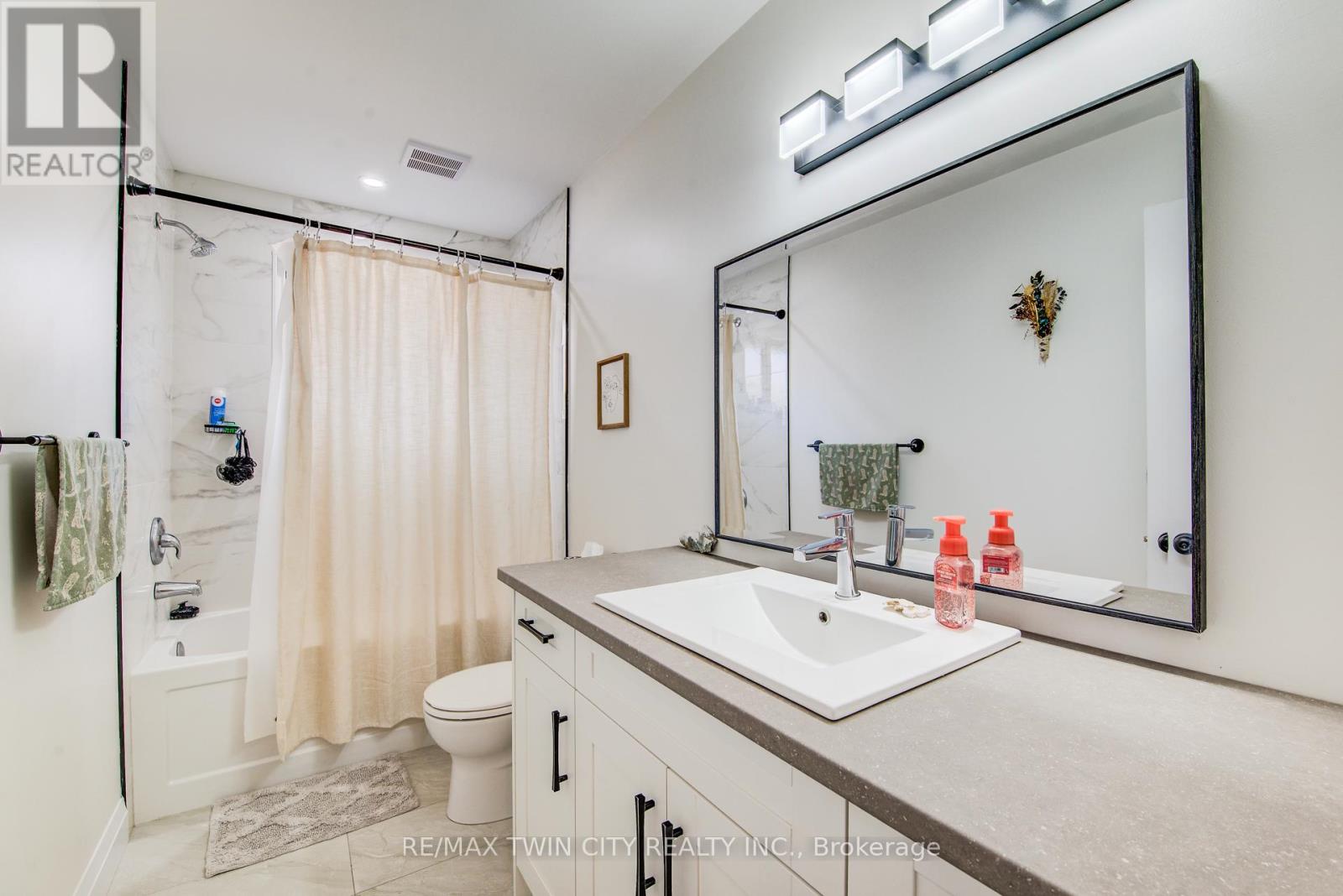 183 DINISON CRESCENT - 19