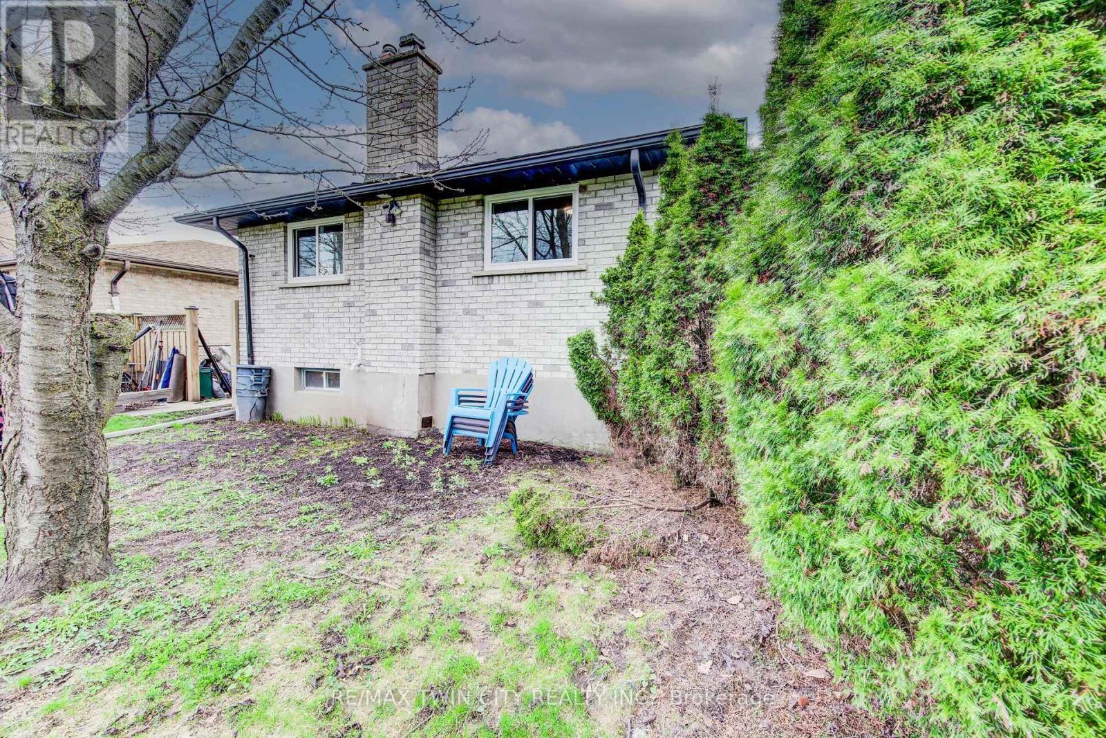 183 DINISON CRESCENT - 25