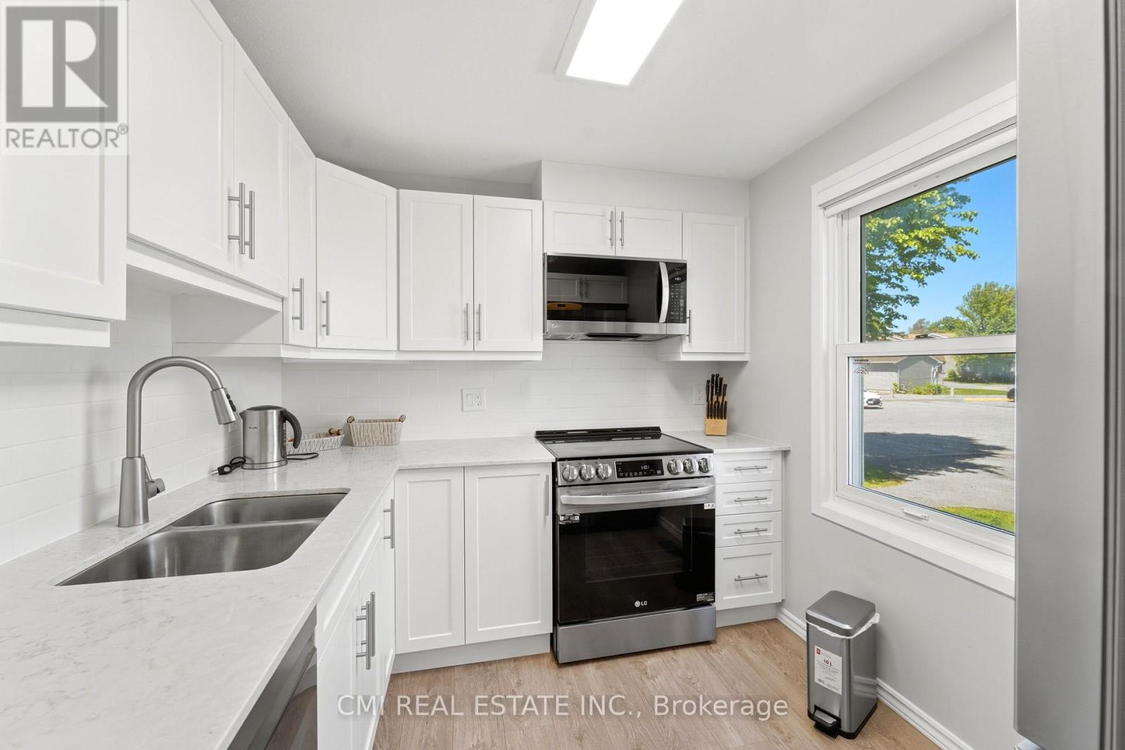 3 Bed, 2 Bath House for Sale in Ottawa – B – 1765 LAMOUREUX DRIVE, Ottawa – MLS# X13417150 - Image 17