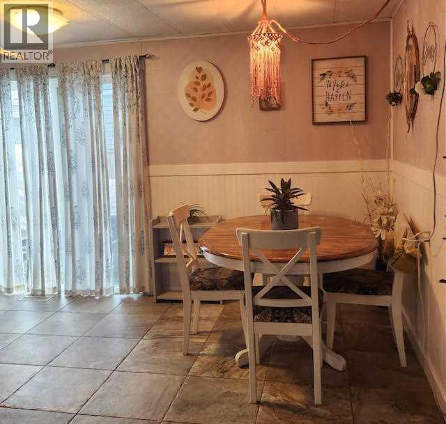 COZY EAT IN AREA OF THE KITCHEN