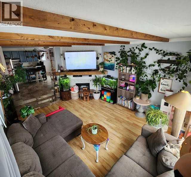 SPACIOUS LIVINGROOM WITH ELECTRIC FIREPLACE