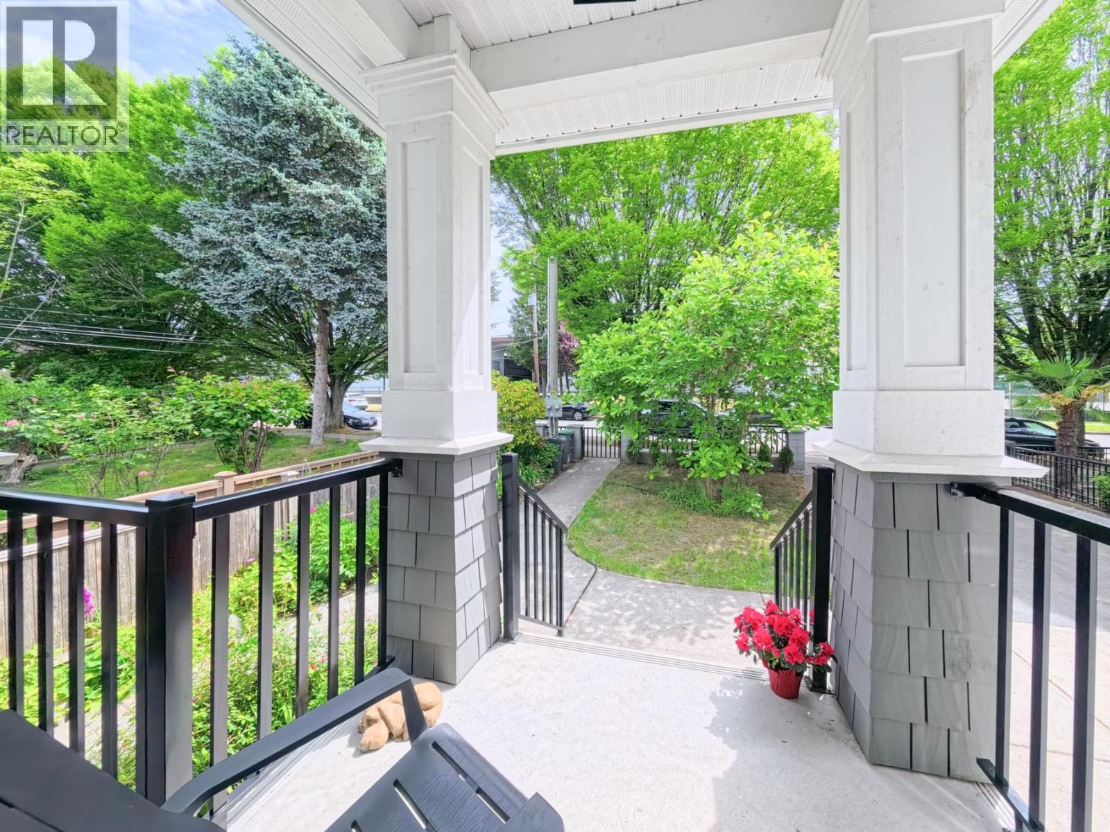5855 ST. GEORGE STREET — photo 3