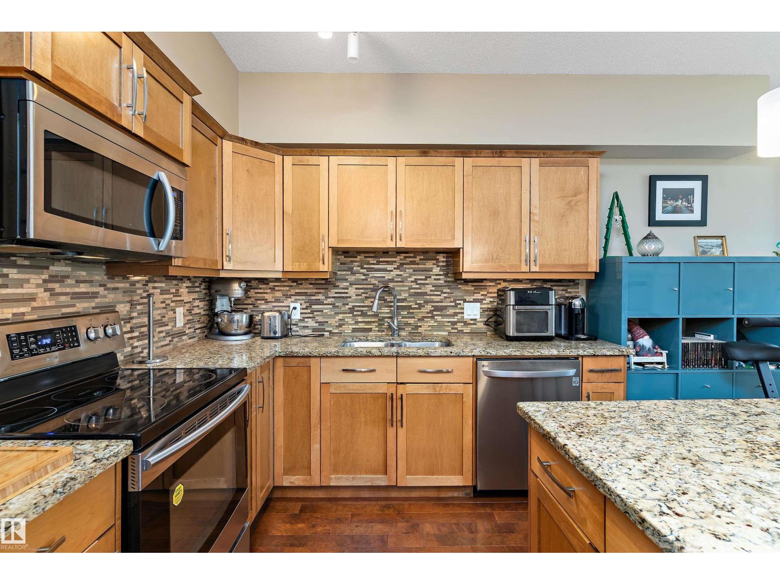#208 10520 56 AV NW NW — photo 6