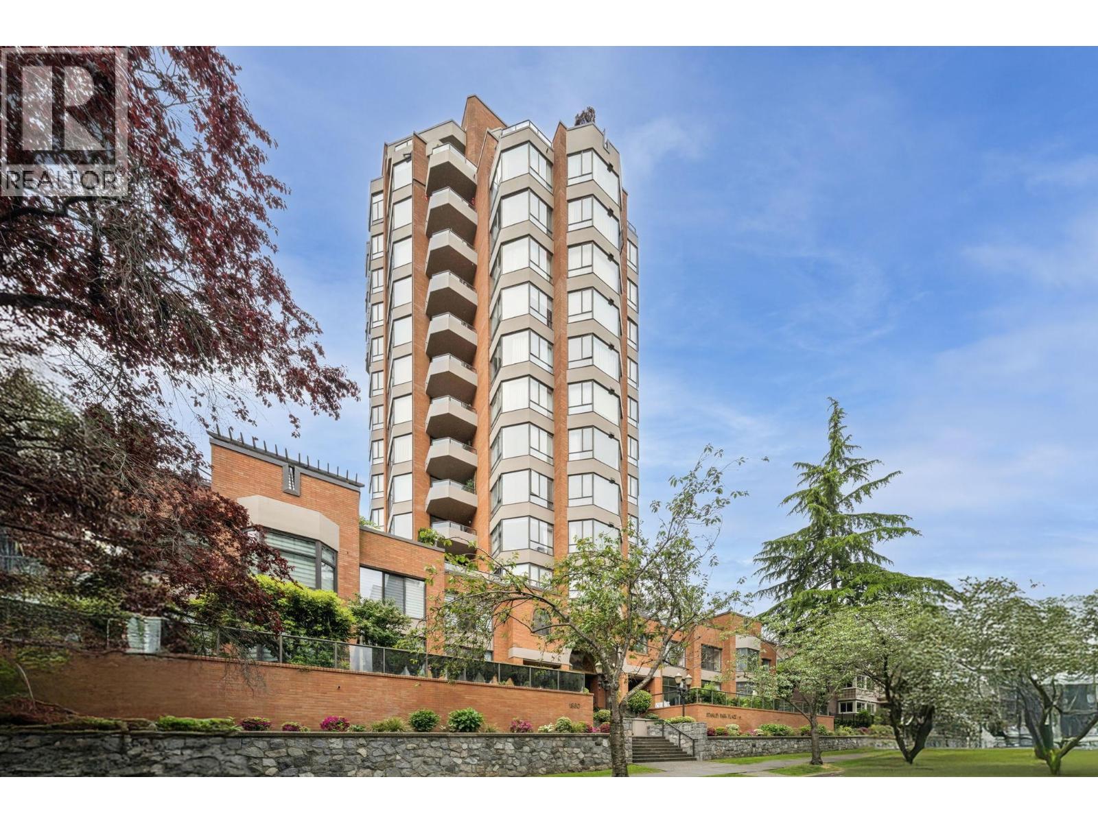 204 1860 ROBSON STREET