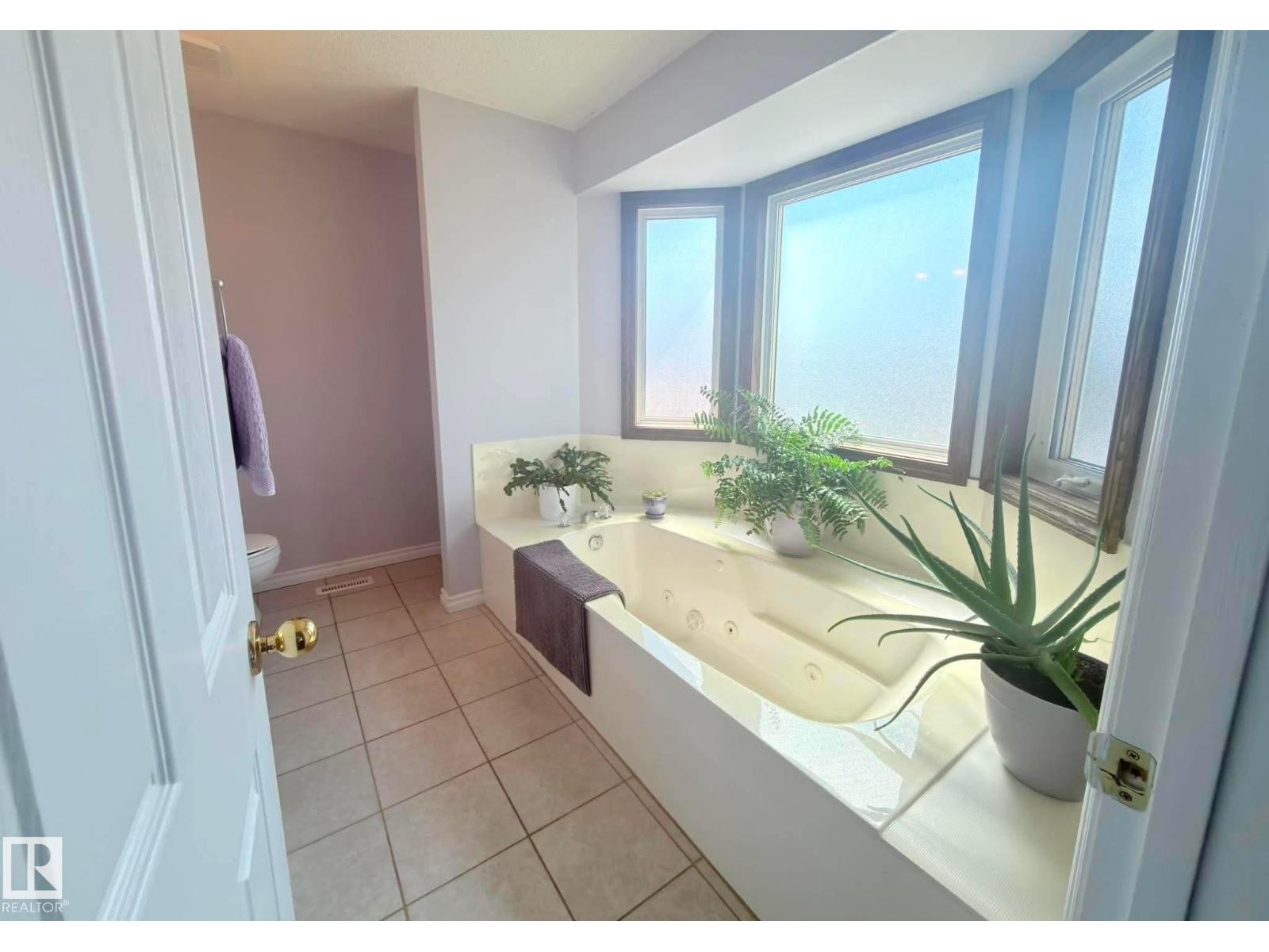 825 112B St NW - 10