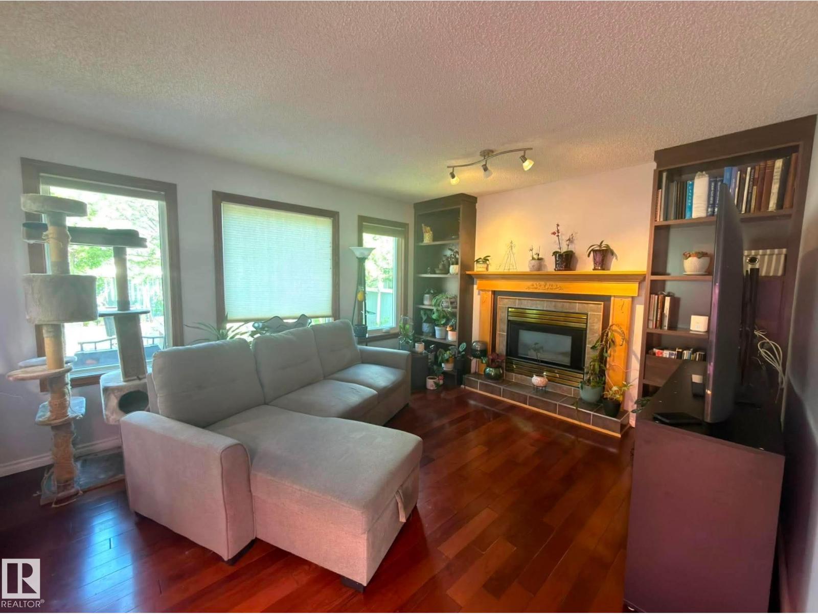 825 112B St NW - 18