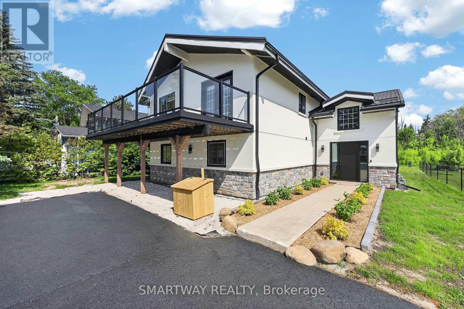 107 CAMPBELL CRESCENT - 2