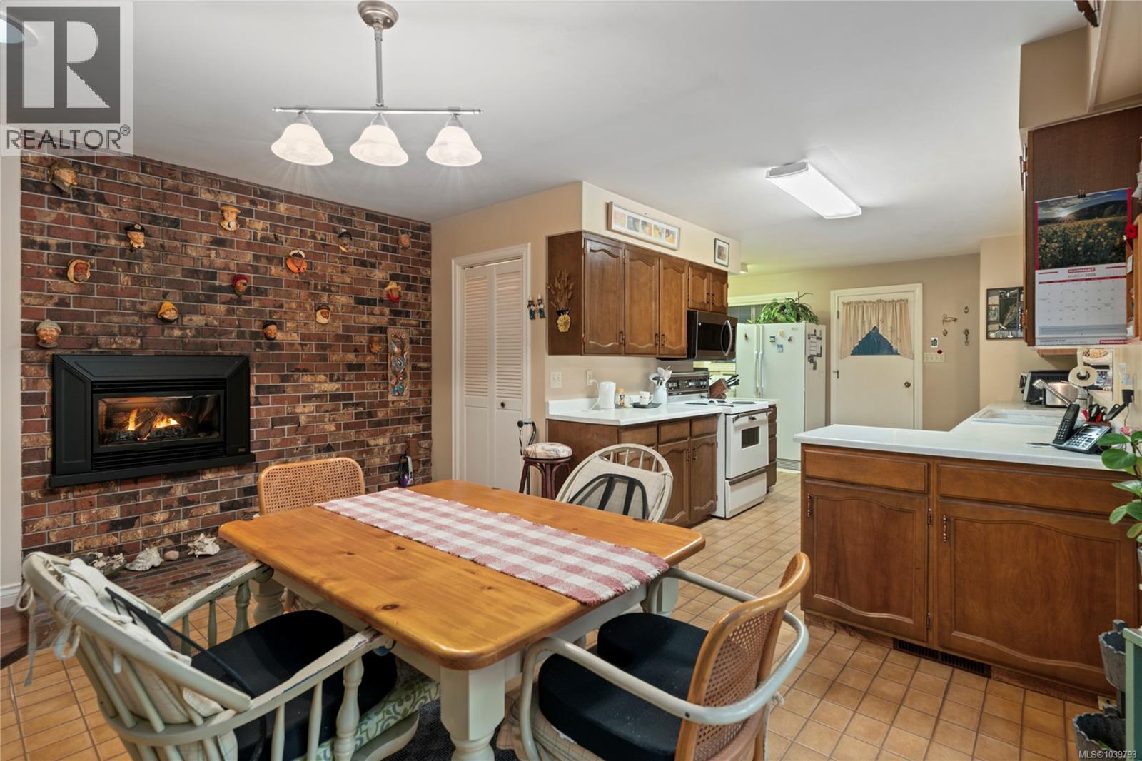 260 Elizabeth Ave, Qualicum Beach