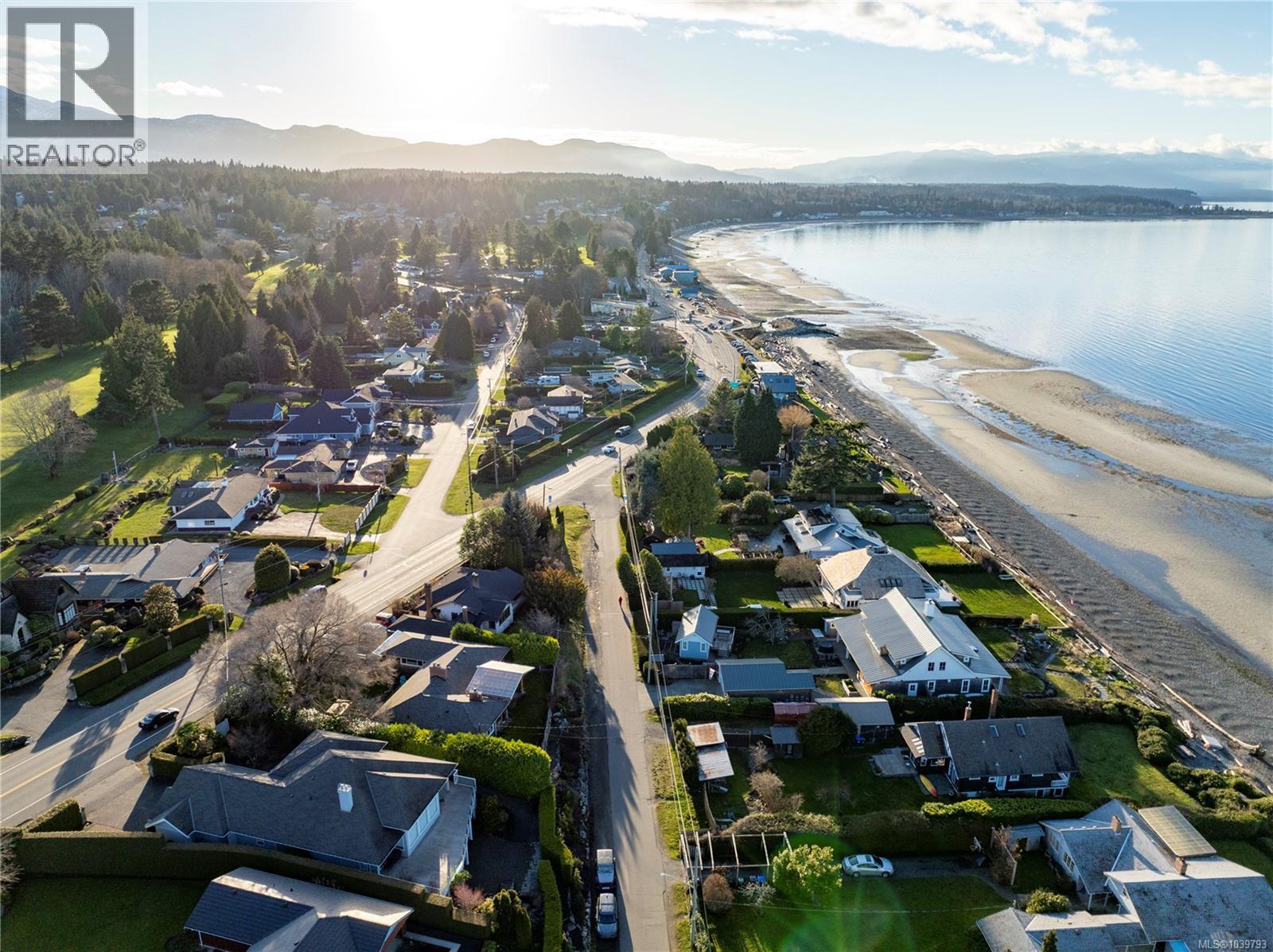 260 Elizabeth Ave, Qualicum Beach