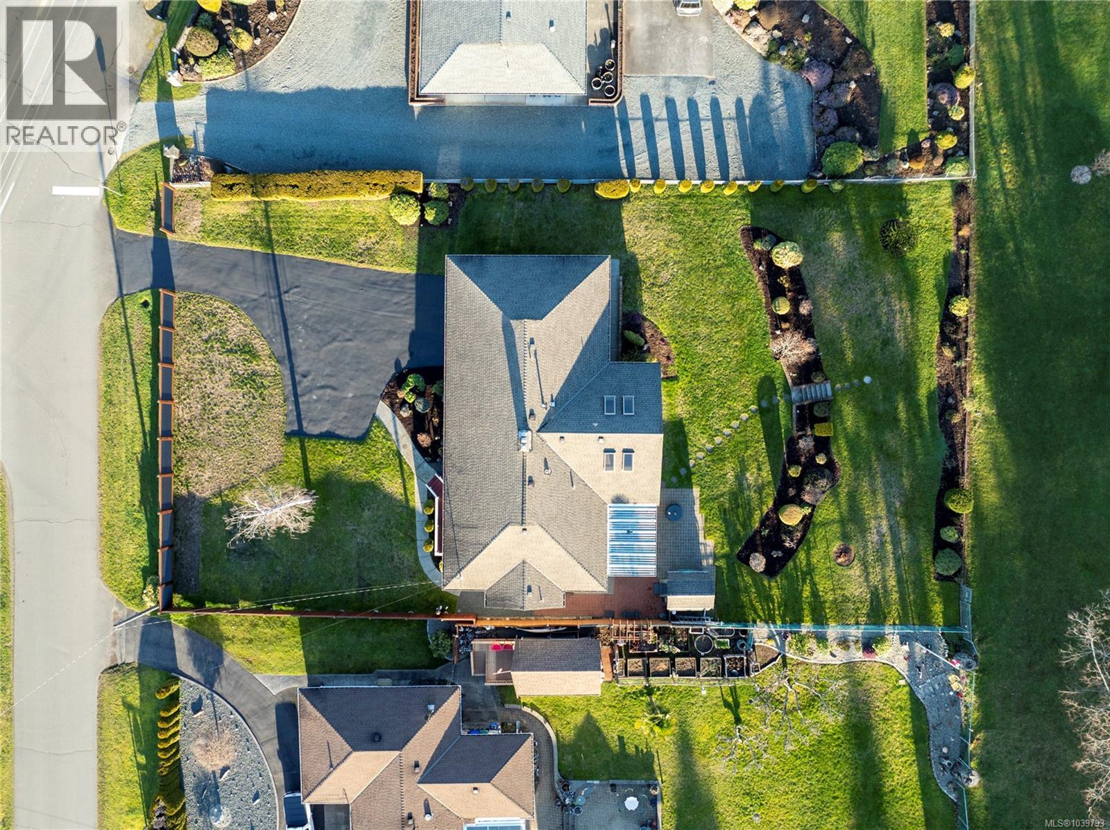 260 Elizabeth Ave - 9