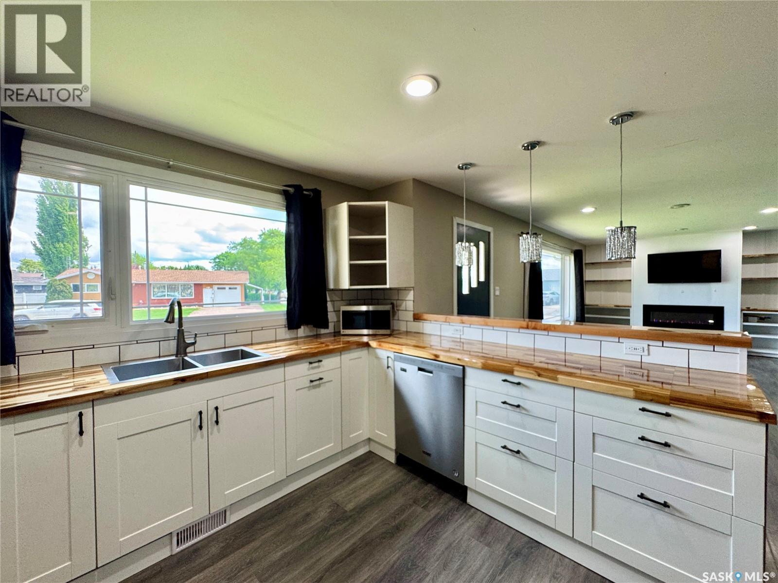 302 Maple BAY - photo 4