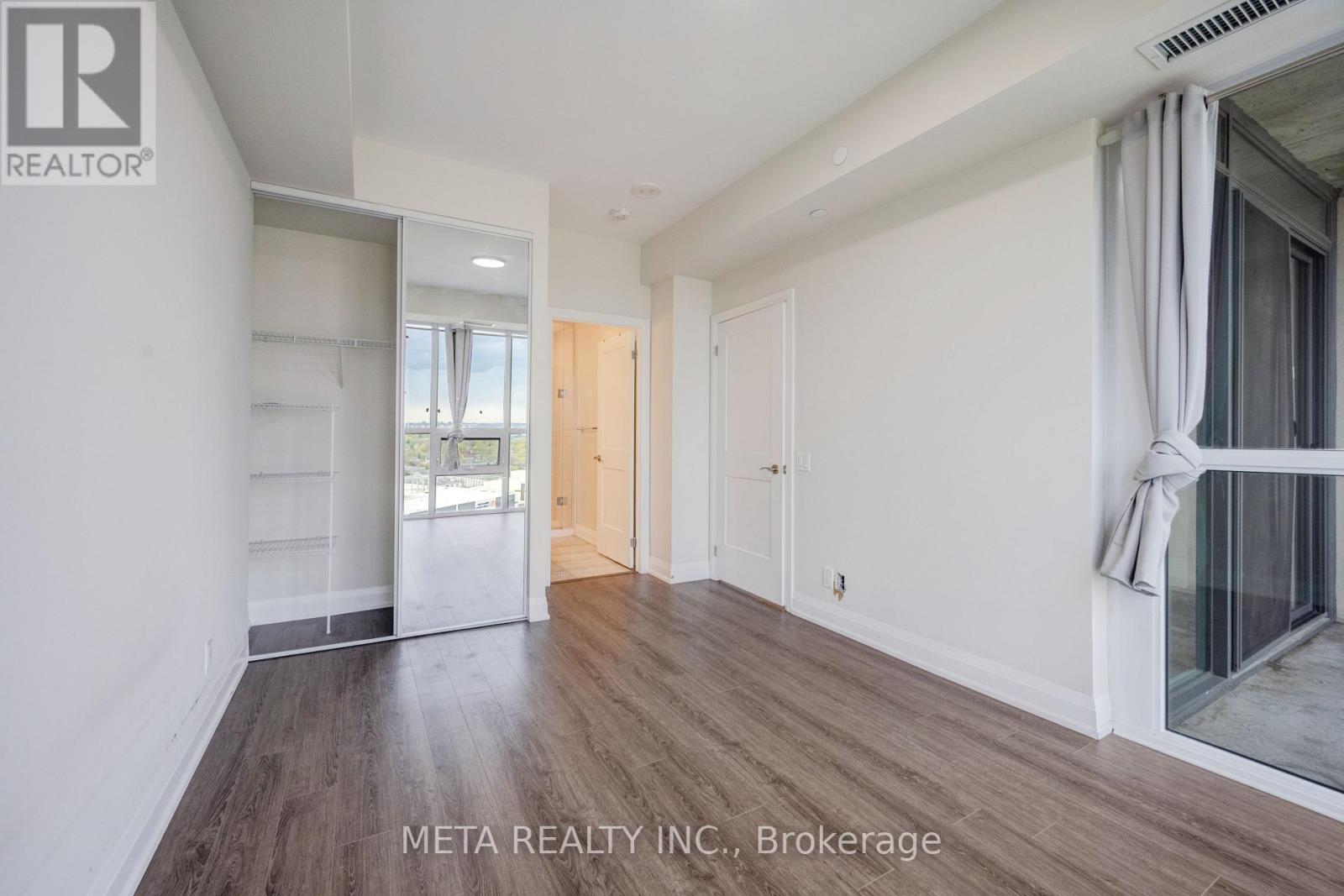 #1605 15 LYNCH STREET - 16