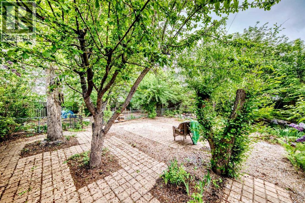 1652 Boutellier Close — photo 38