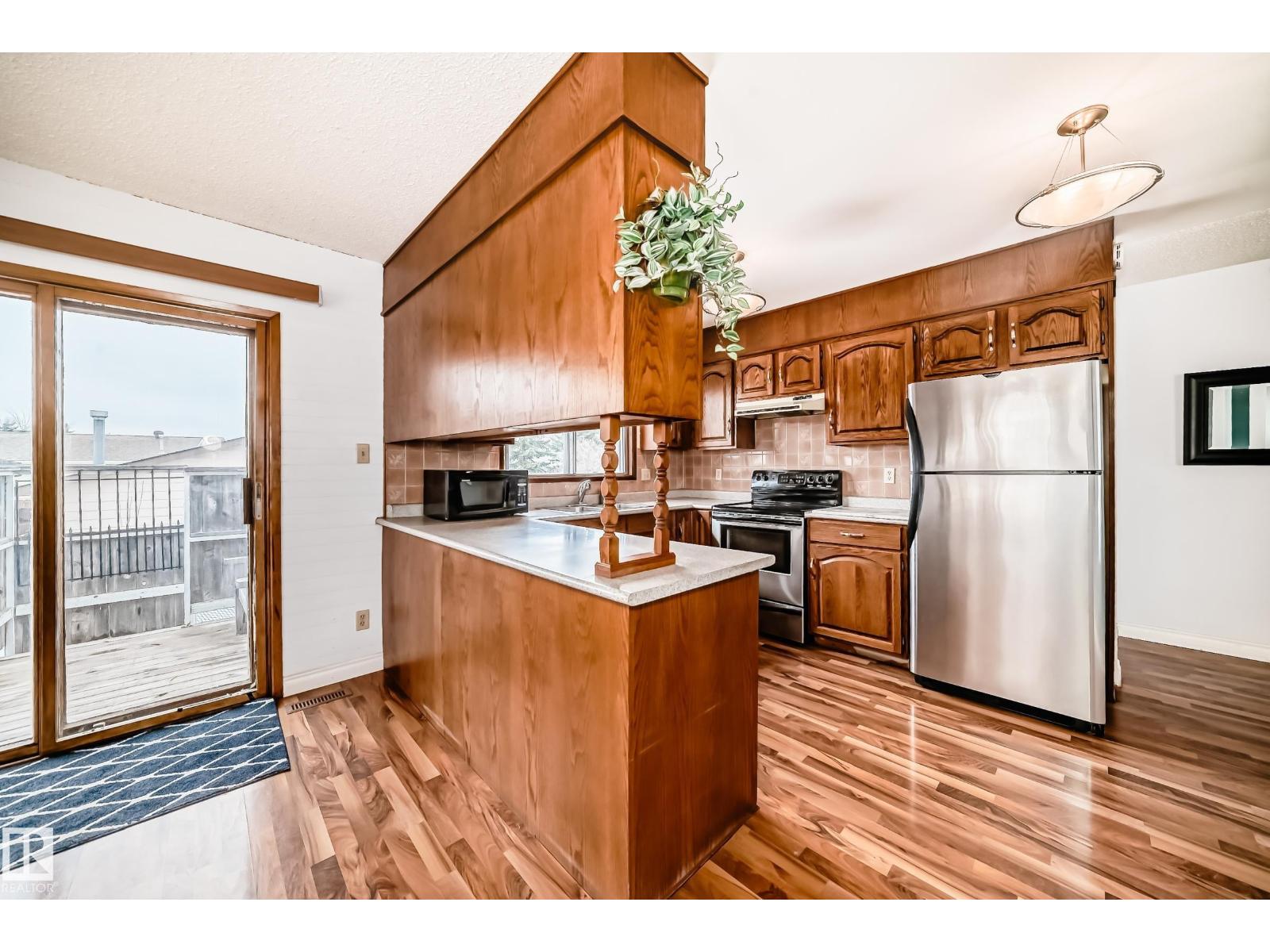 18507 98 AV NW — photo 18