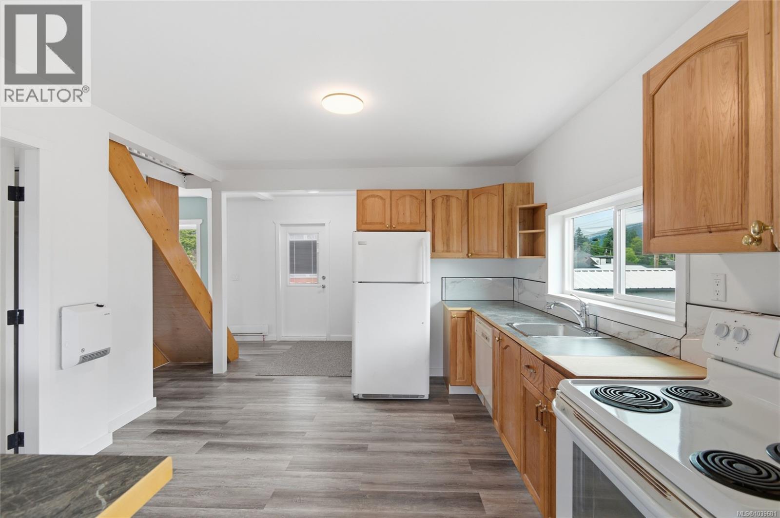 4524 Bute St - 6