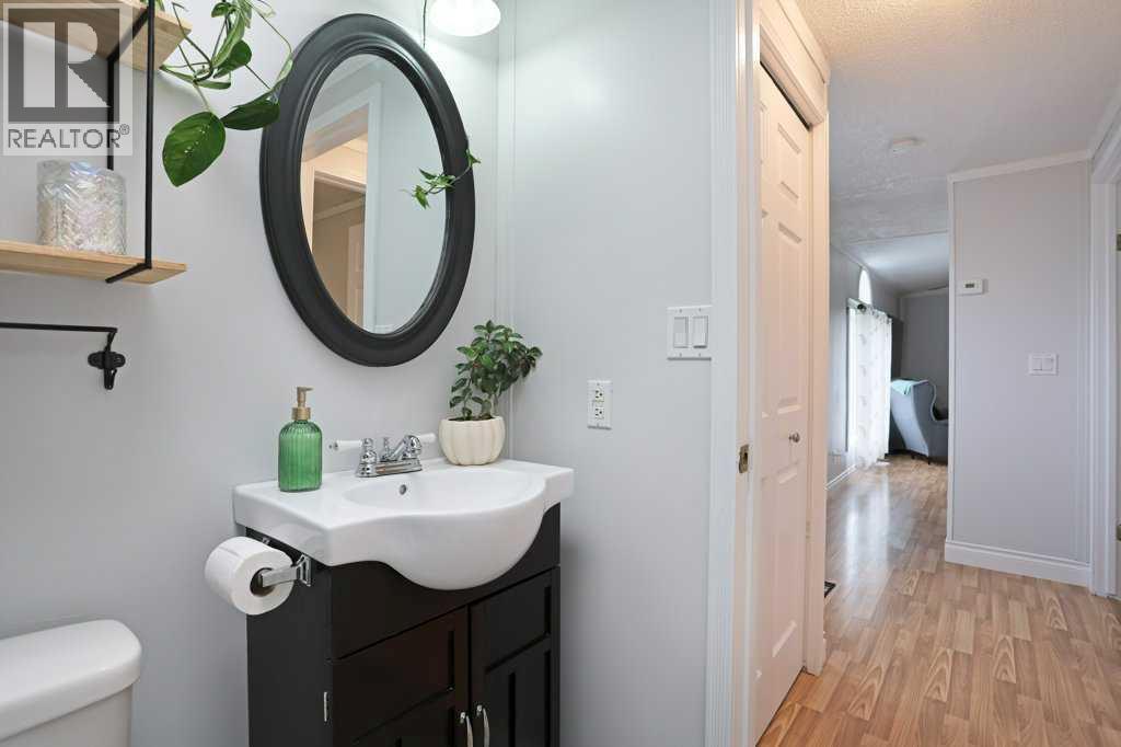 23 Meadowlake Gate E — photo 40
