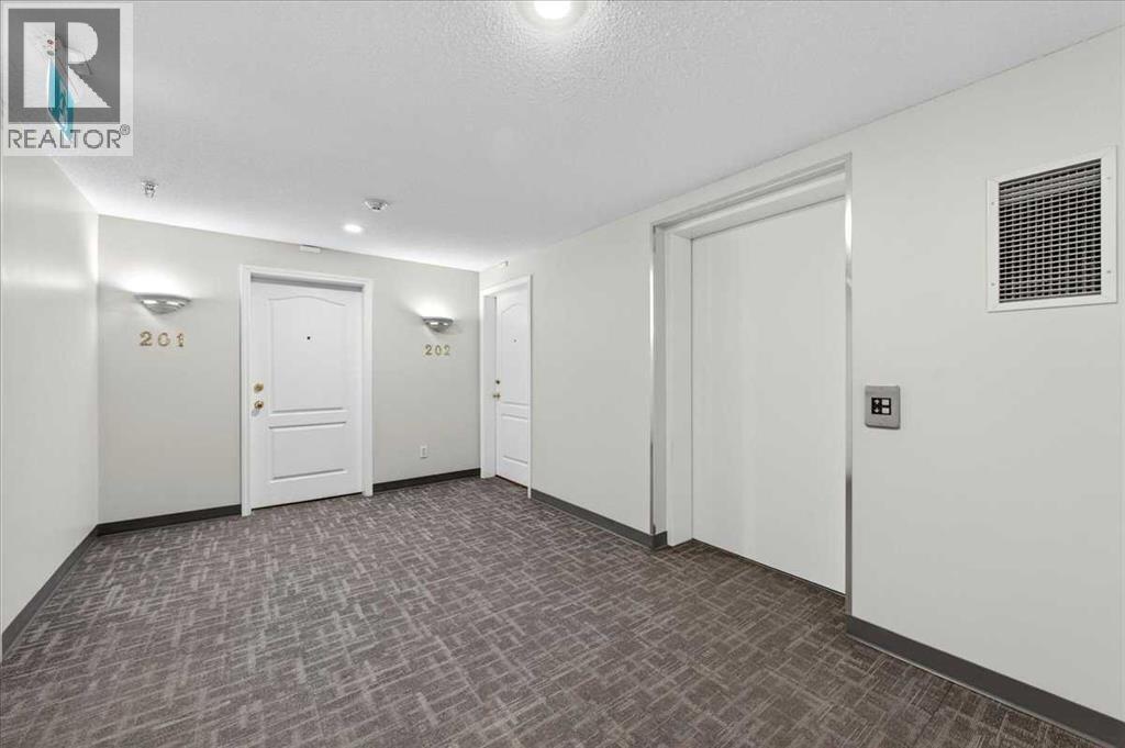 201, 4507 45 Street SW — photo 10