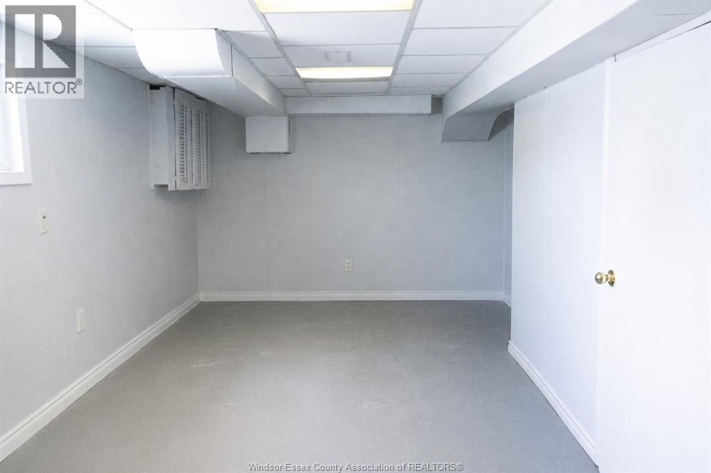 2429 HOWARD AVENUE - 17