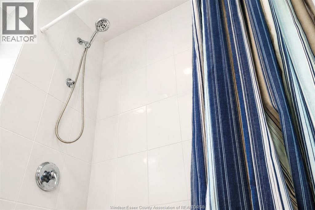 2429 HOWARD AVENUE - 9