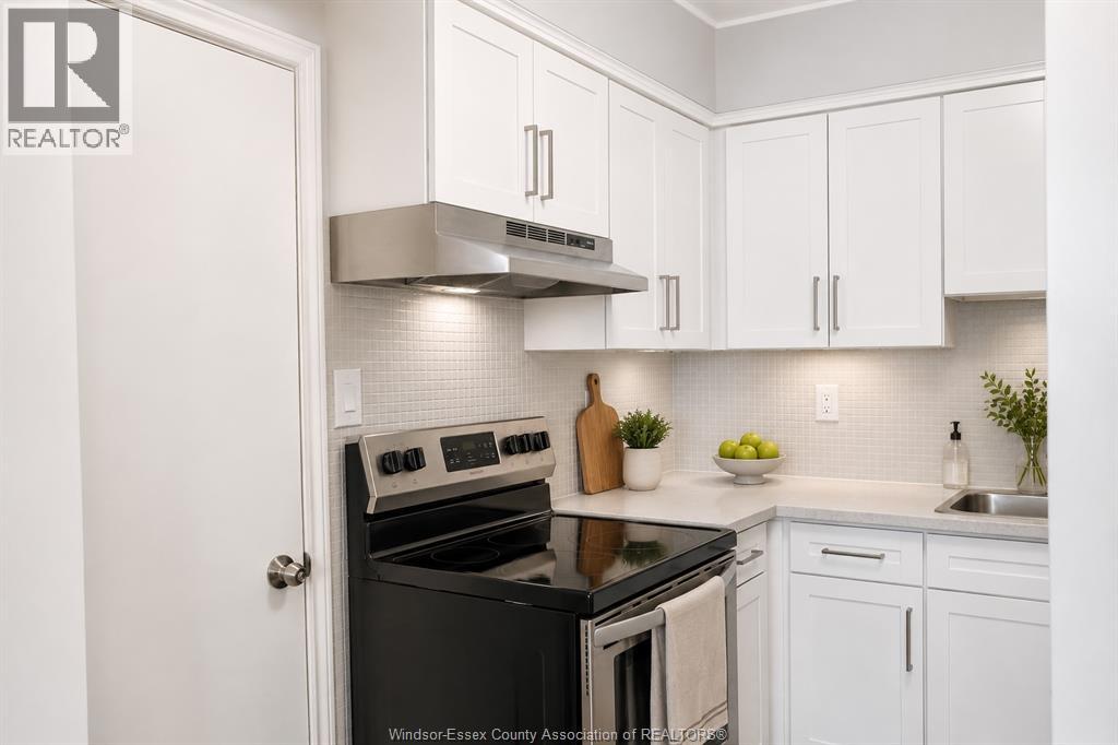 2429 HOWARD AVENUE - 13