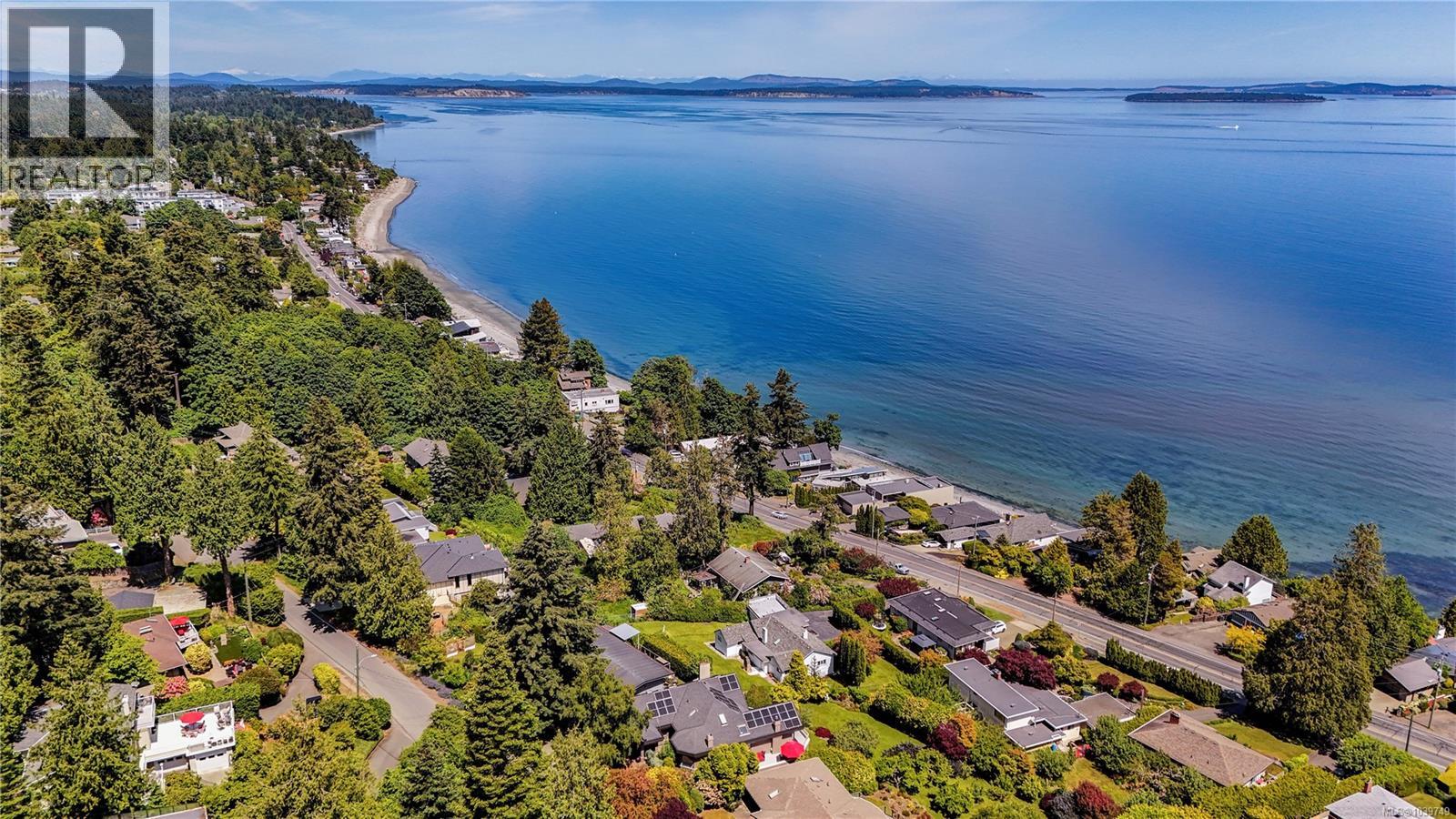 4961 Lochside Dr, Saanich