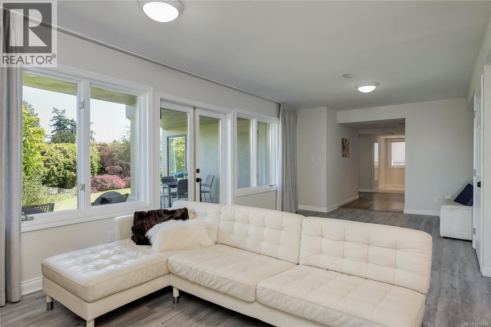 4961 Lochside Dr, Saanich