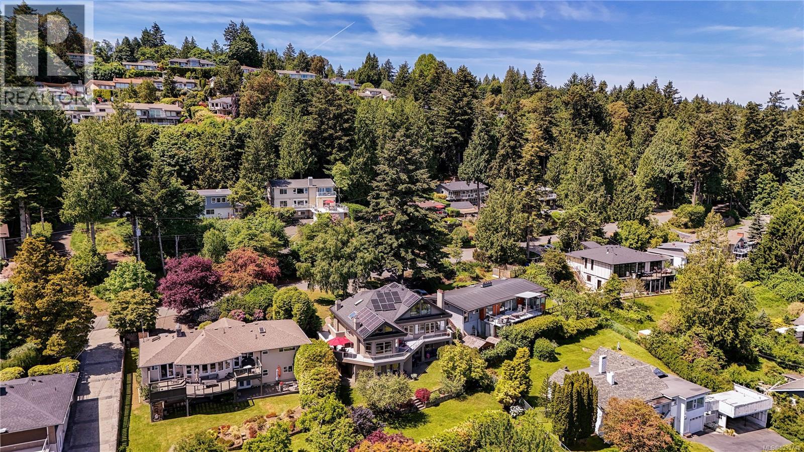 4961 Lochside Dr, Saanich
