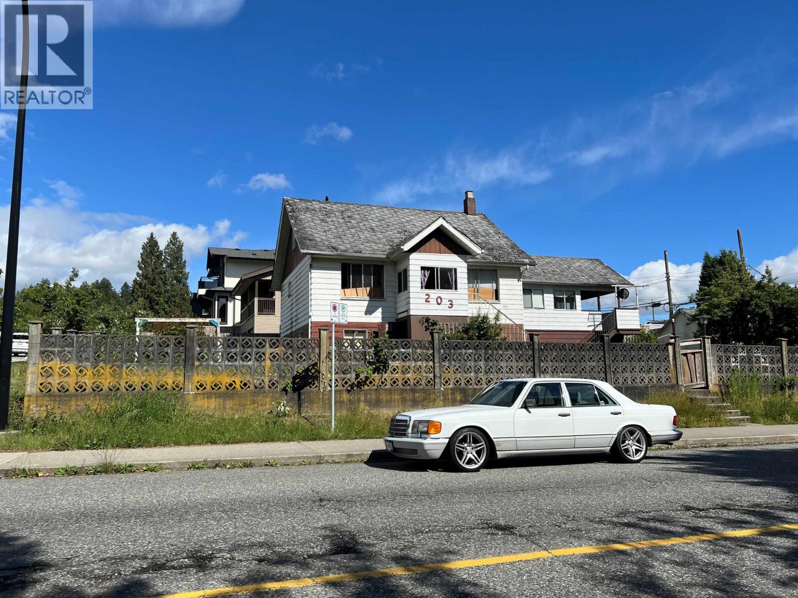 203 E 22ND STREET, North Vancouver