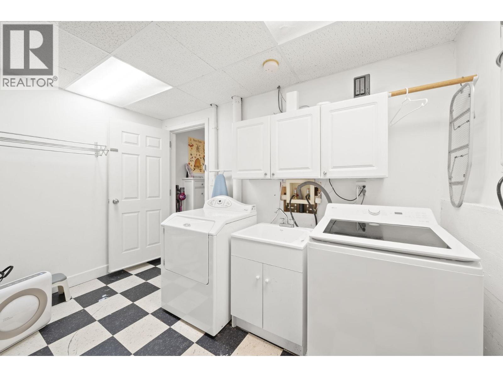 507 JEFFERSON AVENUE, Coquitlam