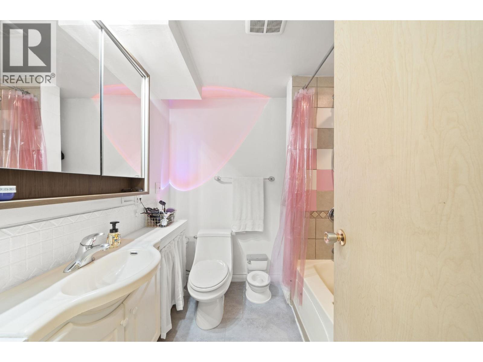 507 JEFFERSON AVENUE, Coquitlam