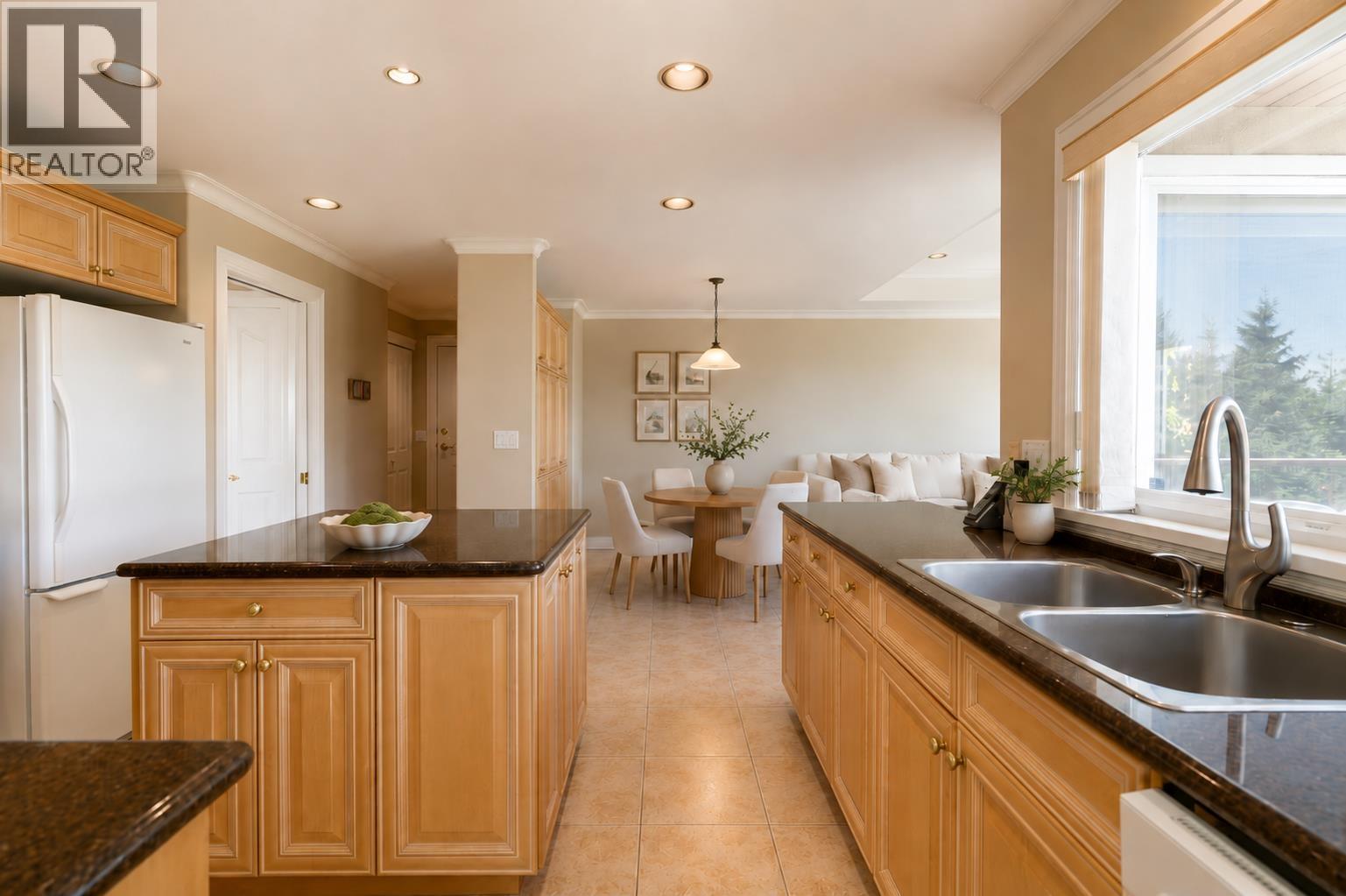 1440 SANDHURST PLACE, West Vancouver